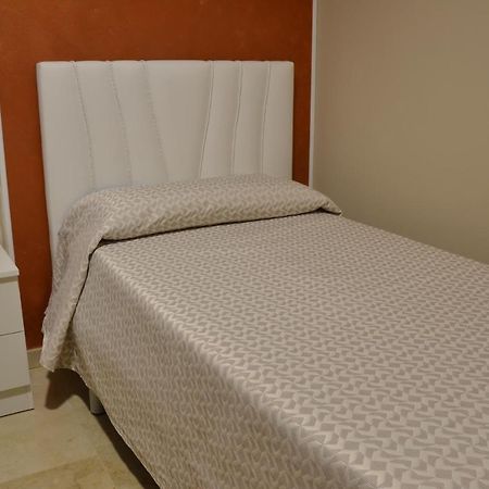 Hostal El Bugar Teruel Bagian luar foto