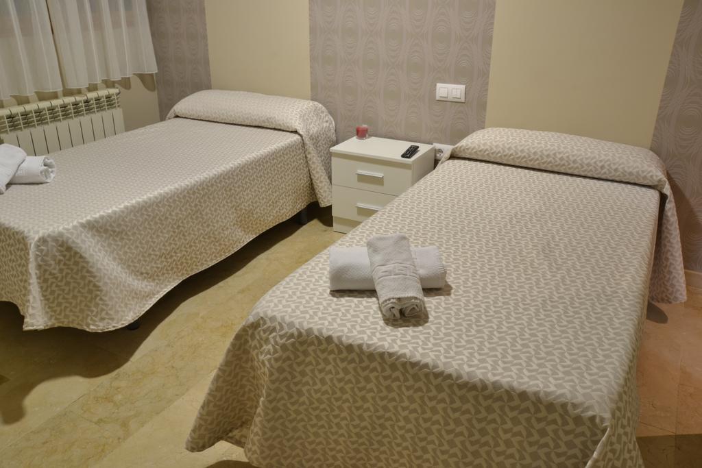 Hostal El Bugar Teruel Bagian luar foto