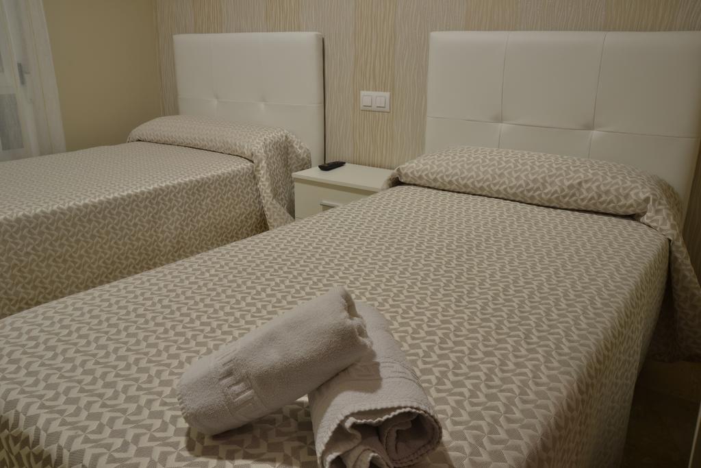 Hostal El Bugar Teruel Bagian luar foto
