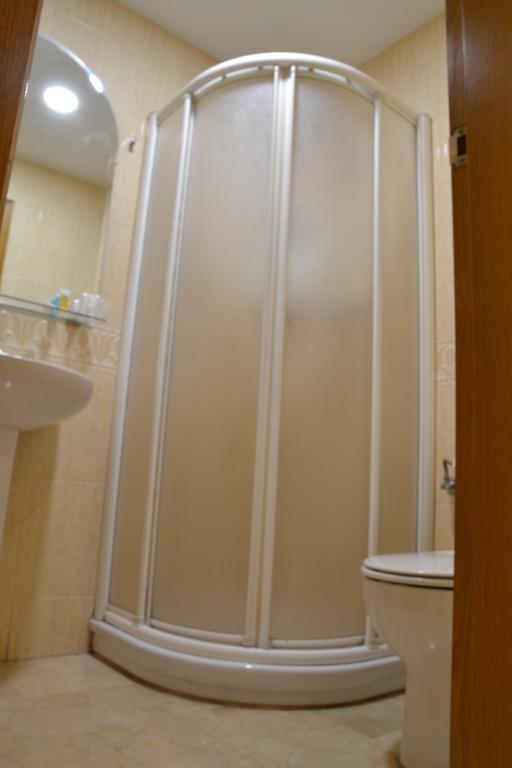 Hostal El Bugar Teruel Bagian luar foto