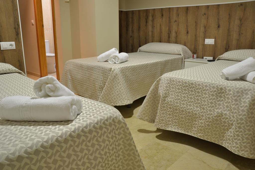 Hostal El Bugar Teruel Bagian luar foto