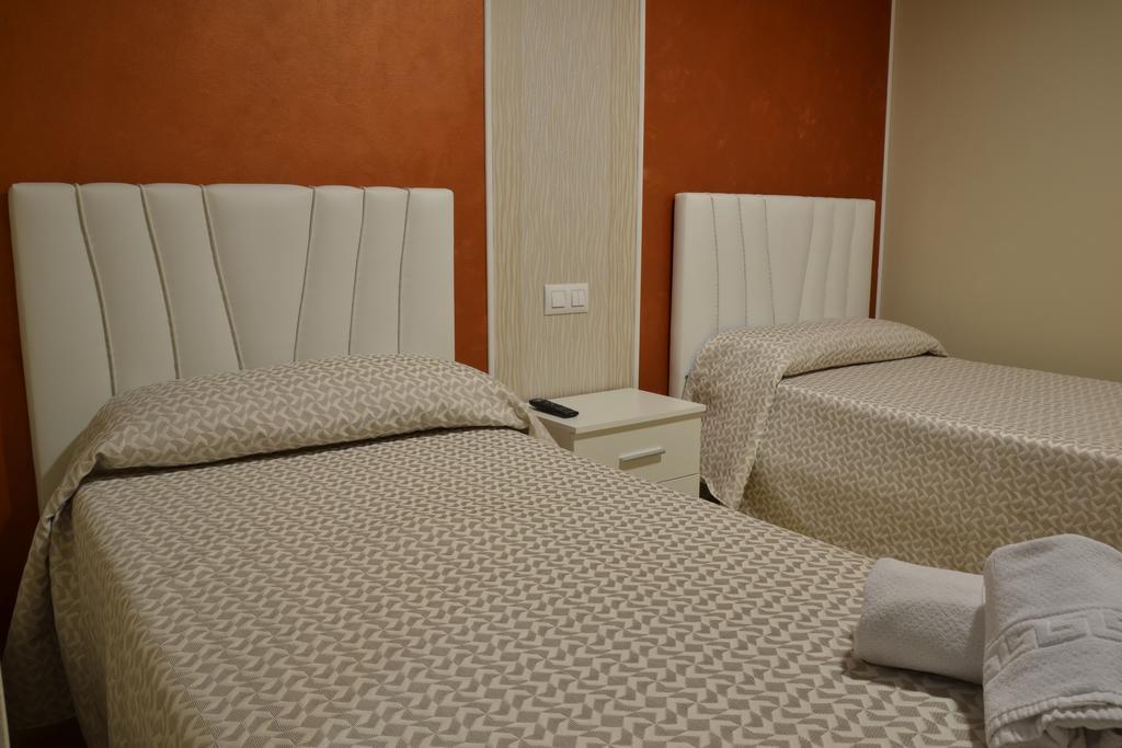 Hostal El Bugar Teruel Bagian luar foto