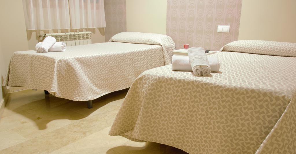Hostal El Bugar Teruel Bagian luar foto